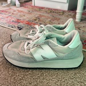 New Balance 237